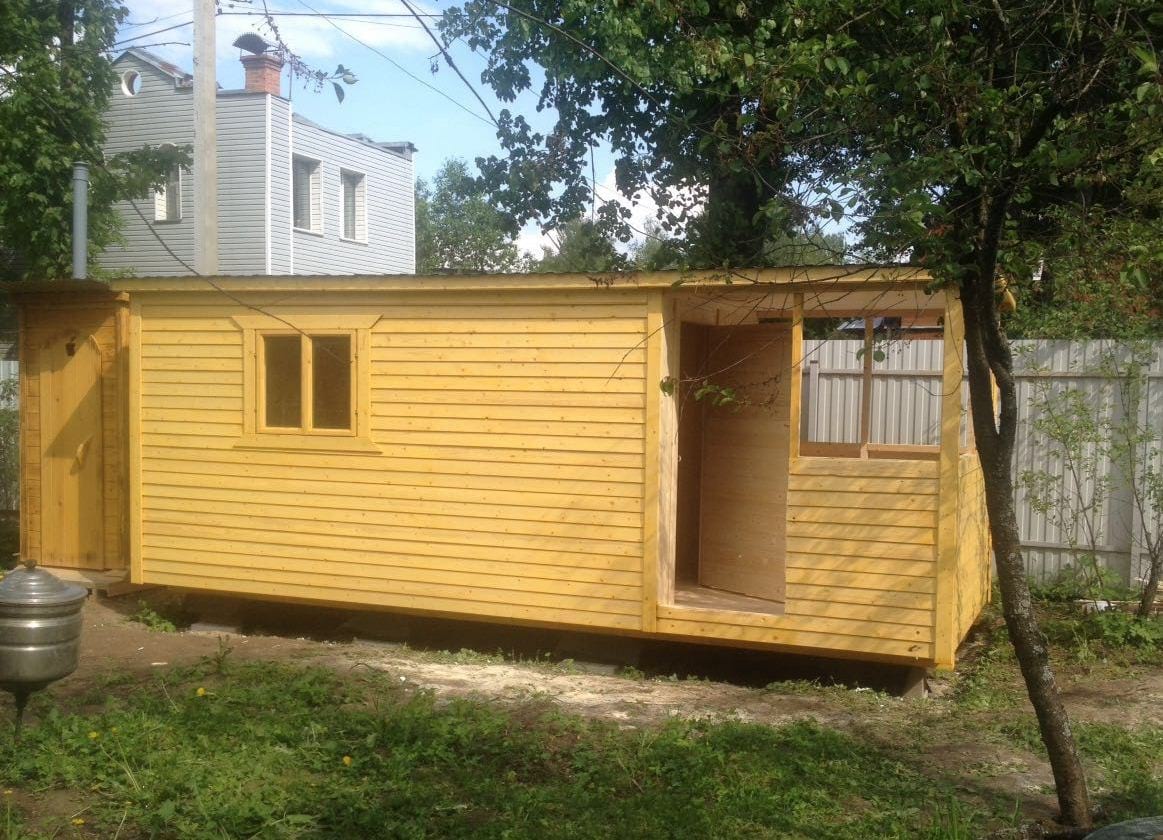 Дачная бытовка с верандой Дачная бытовка с верандой